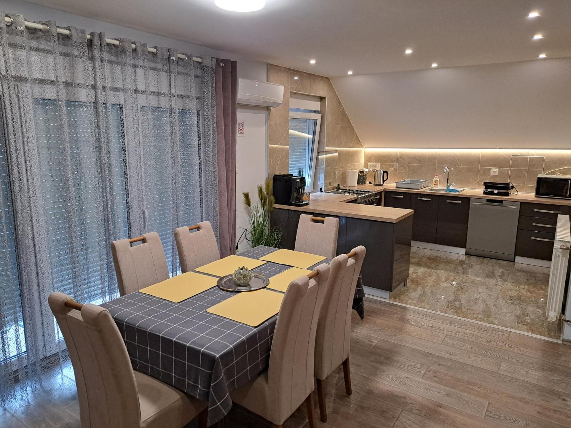 Apartman President คราพินสเก ทอปลิตเซ ภายนอก รูปภาพ